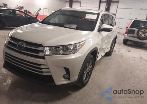 2018 Toyota Highlander Xle z USA, uszkodzony, nr VIN 5TDJZRFH3JS547970